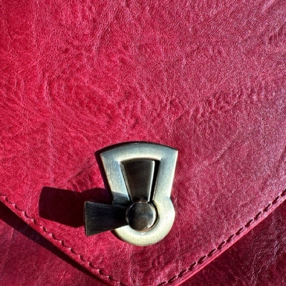 Joy Susan Claudia Keyhole Turnlock Envelope Crossbody Shoulder Bag Red - Picture 10 of 15